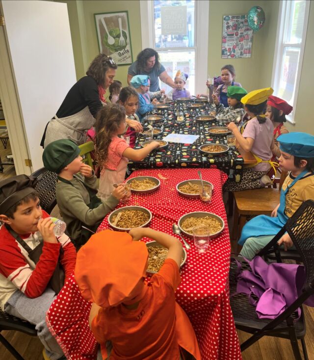 A new 5-week #kidscookingclass starts Tuesday, 5/7 in #crotononhudson. Use link above, events page to register. #kidscooking #organicfood #brainhealth #healthyfood #hudsonvalleykids ##westchestermoms #cookingparties