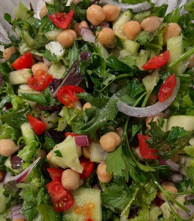 Join me in the kitchen to get you back on your health goals. Fueling up on fiber with this crunchy summer salad! #eatwellfeelwell #eatwelllivewell #cleaneating #healthychoices #guthealthtips #healthcoach #teachingkitchen